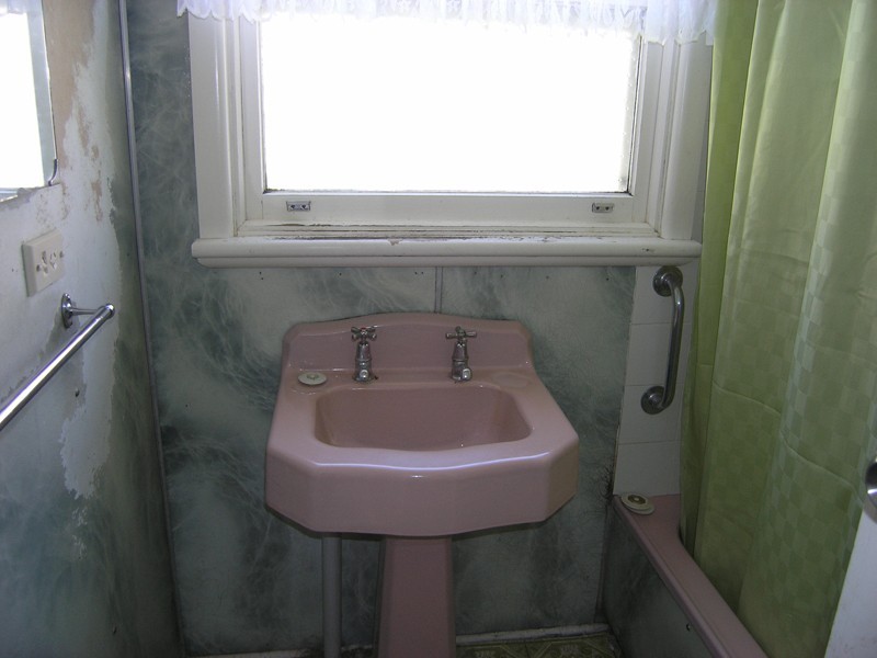 64 Gavan St, Bright VIC 3741