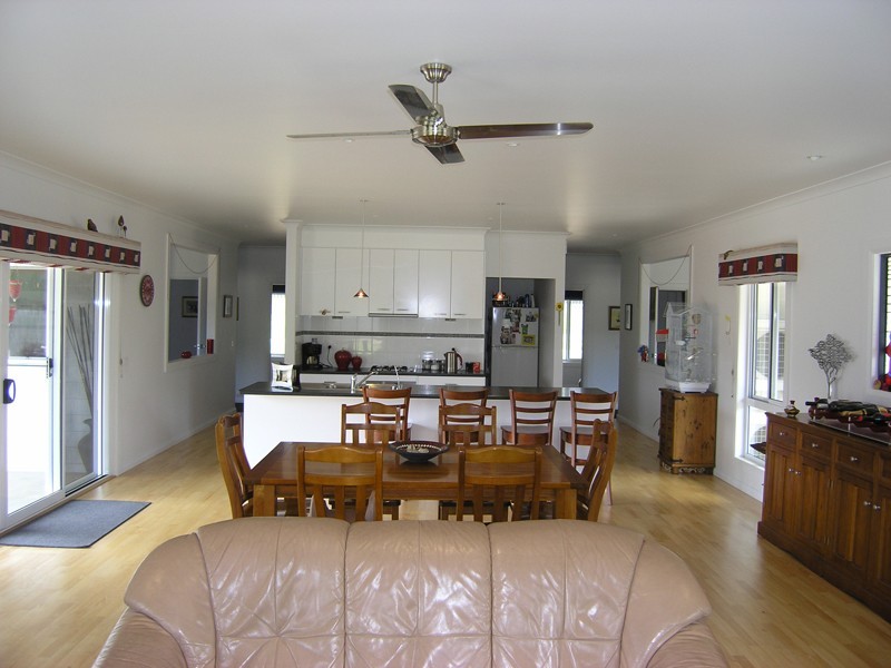 4 Louie Court, Bright VIC 3741