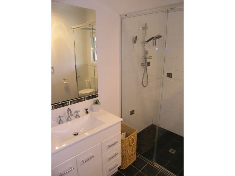 4 Louie Court, Bright VIC 3741