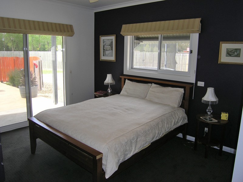 4 Louie Court, Bright VIC 3741