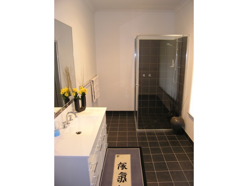 4 Louie Court, Bright VIC 3741