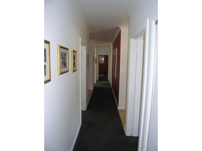 4 Louie Court, Bright VIC 3741