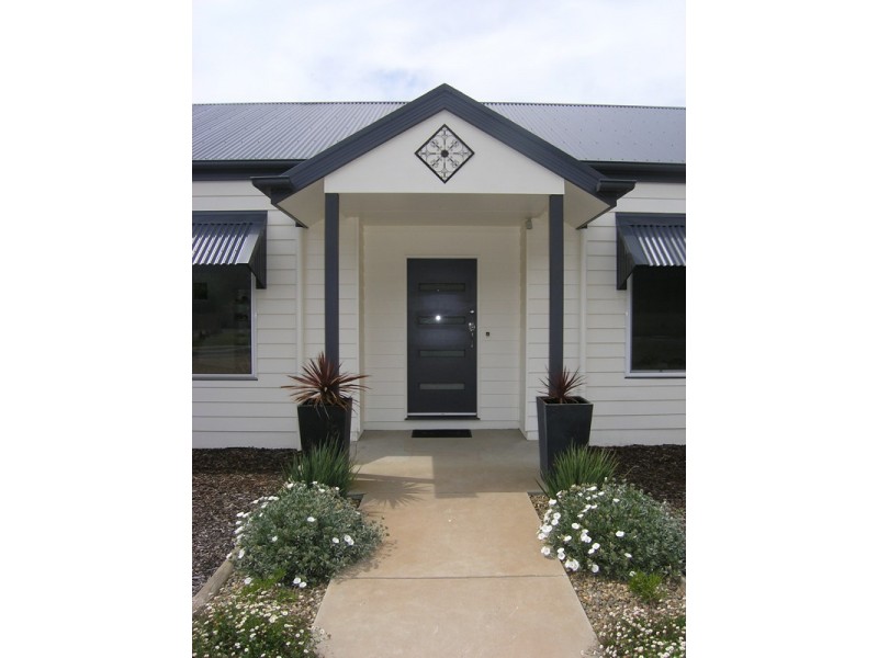 4 Louie Court, Bright VIC 3741