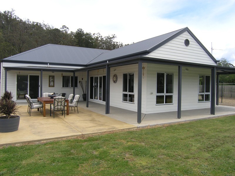 4 Louie Court, Bright VIC 3741