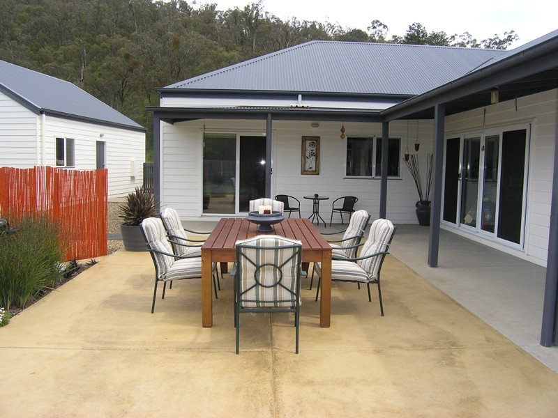 4 Louie Court, Bright VIC 3741