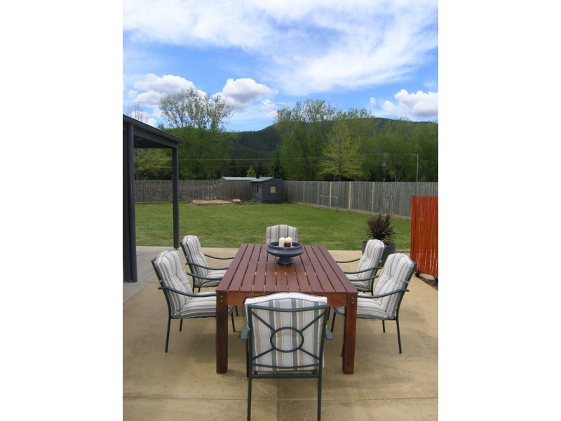 4 Louie Court, Bright VIC 3741