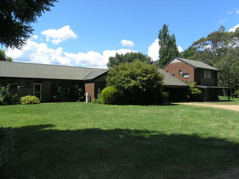 695 Morses Creek Rd, Wandiligong VIC 3744