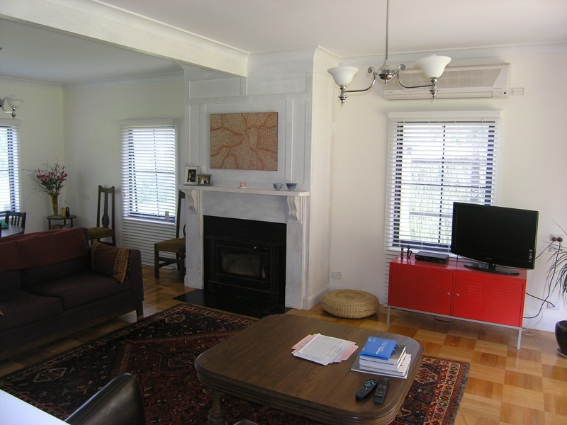 9 Louie Crt, Bright VIC 3741