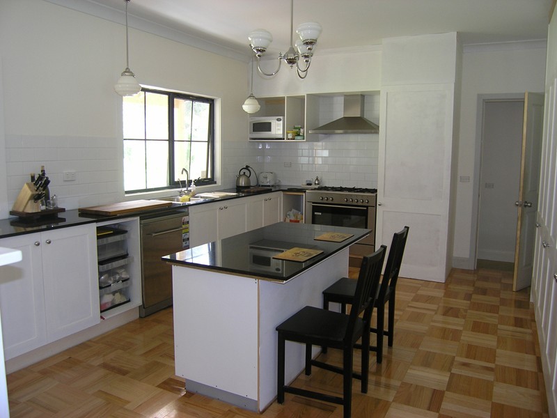 9 Louie Crt, Bright VIC 3741