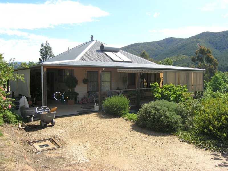 46 School Road, Wandiligong VIC 3744