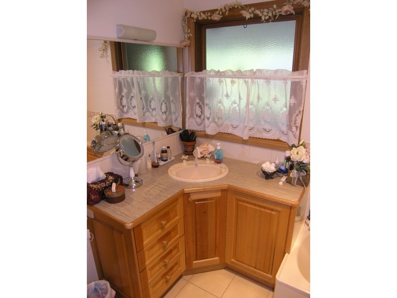 46 School Road, Wandiligong VIC 3744