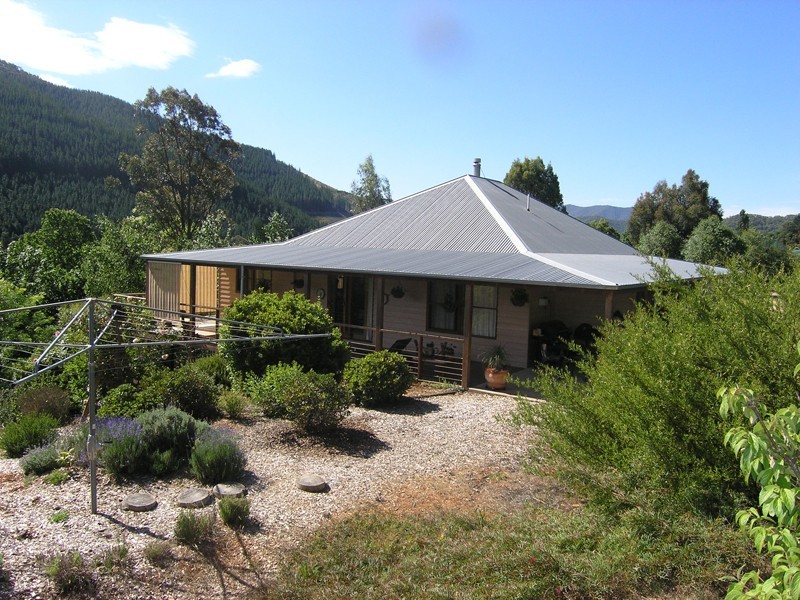 46 School Road, Wandiligong VIC 3744