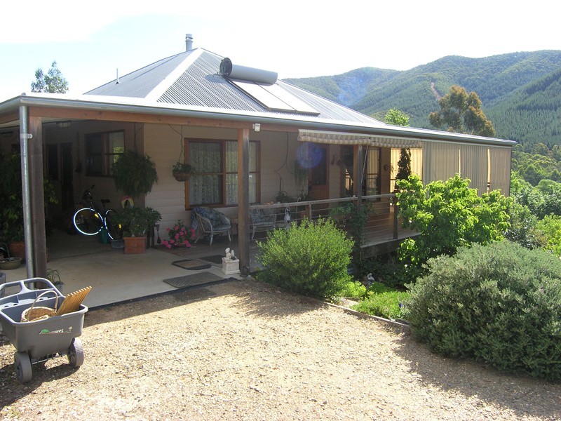 46 School Road, Wandiligong VIC 3744