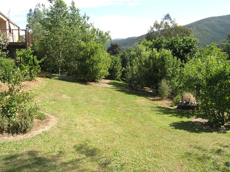 46 School Road, Wandiligong VIC 3744