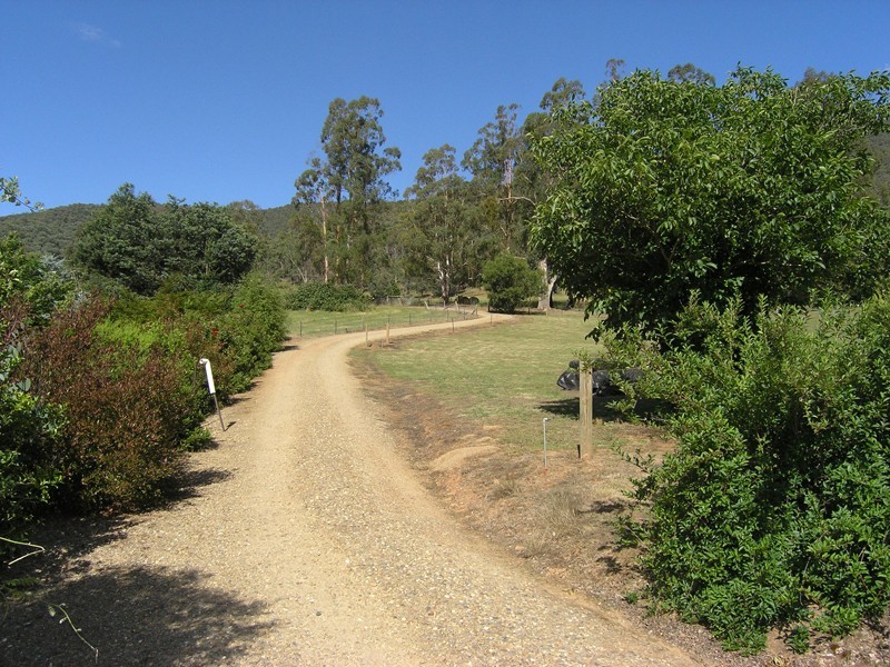 46 School Road, Wandiligong VIC 3744