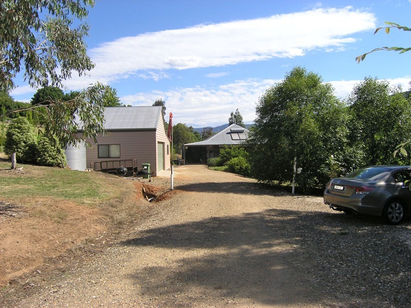 46 School Road, Wandiligong VIC 3744