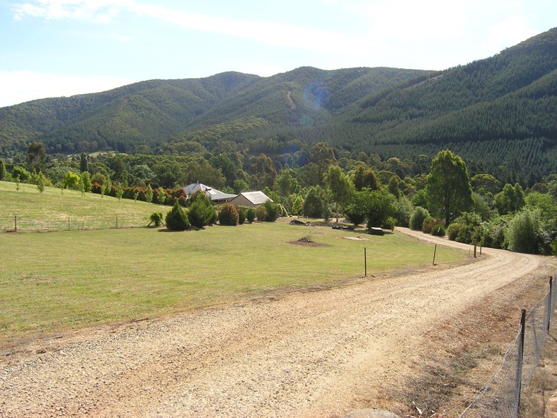 46 School Road, Wandiligong VIC 3744