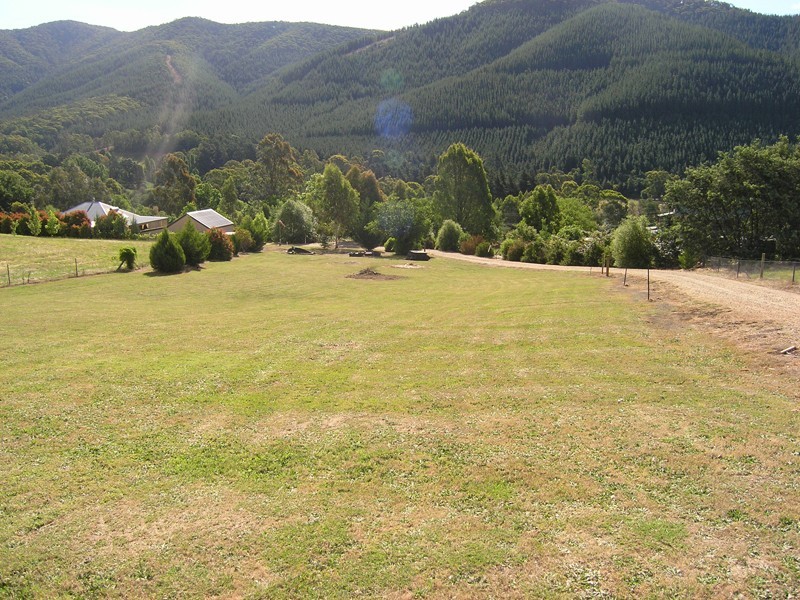 46 School Road, Wandiligong VIC 3744