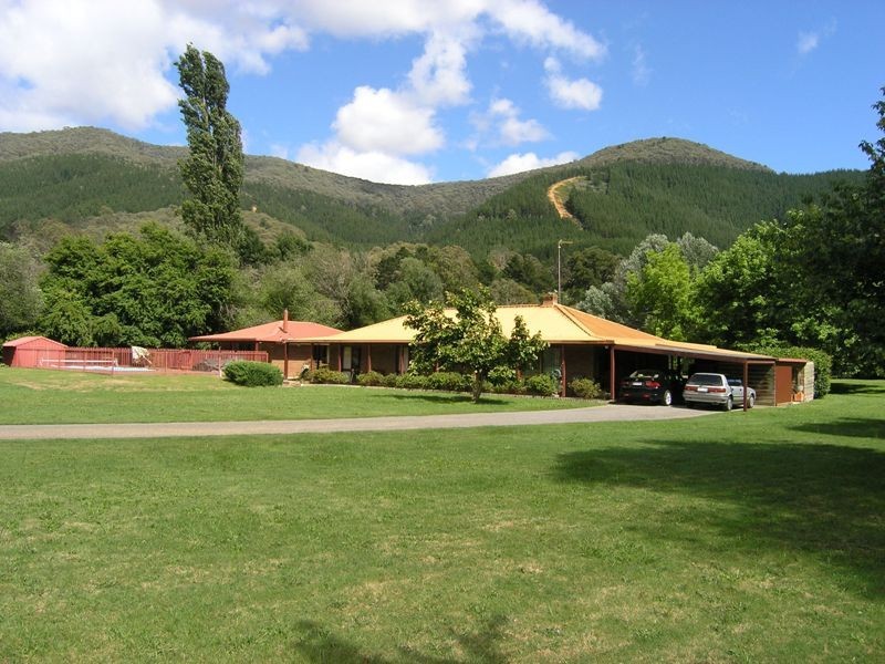 22 Smithy Lane, Wandiligong VIC 3744