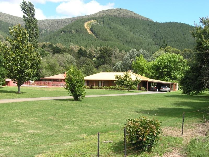 22 Smithy Lane, Wandiligong VIC 3744