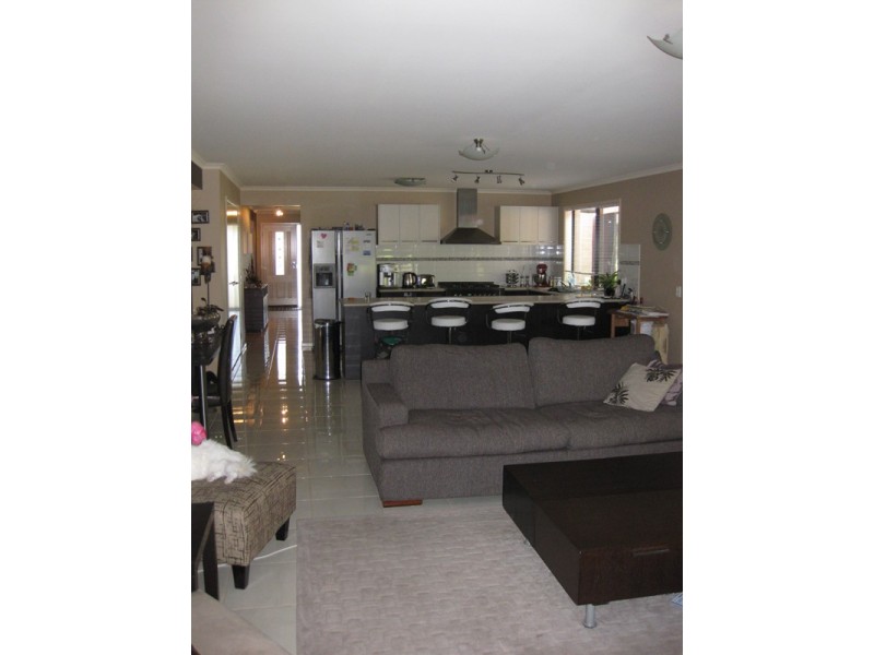 1 Louie Court, Bright VIC 3741