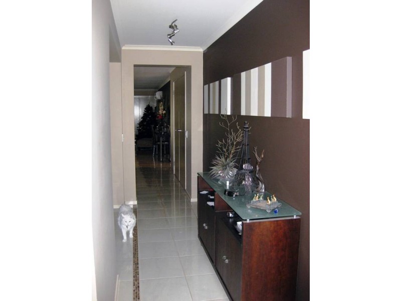 1 Louie Court, Bright VIC 3741