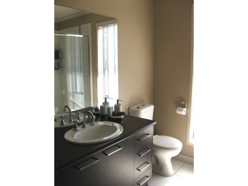 1 Louie Court, Bright VIC 3741