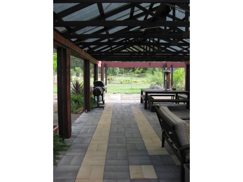 1 Louie Court, Bright VIC 3741