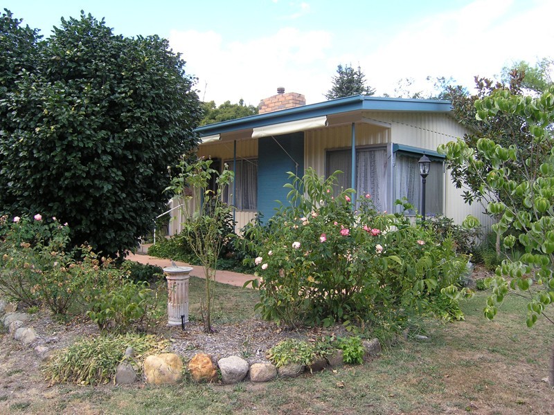 2/56 Mountbatten Avenue, Bright VIC 3741