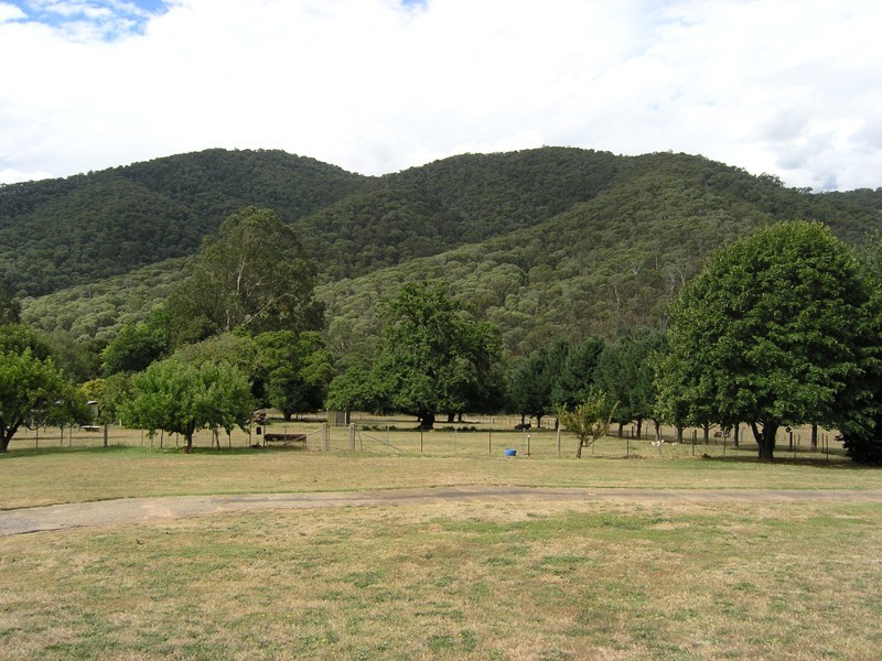 118 Growlers Creek Road, Wandiligong VIC 3744