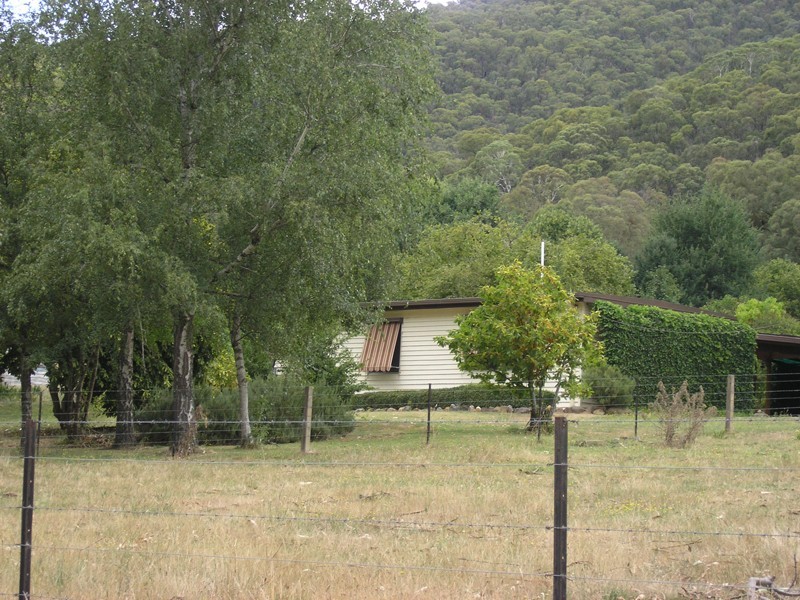 118 Growlers Creek Road, Wandiligong VIC 3744