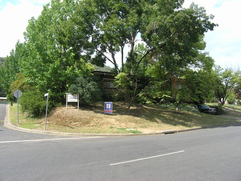 17 Mountbatten Avenue, Bright VIC 3741