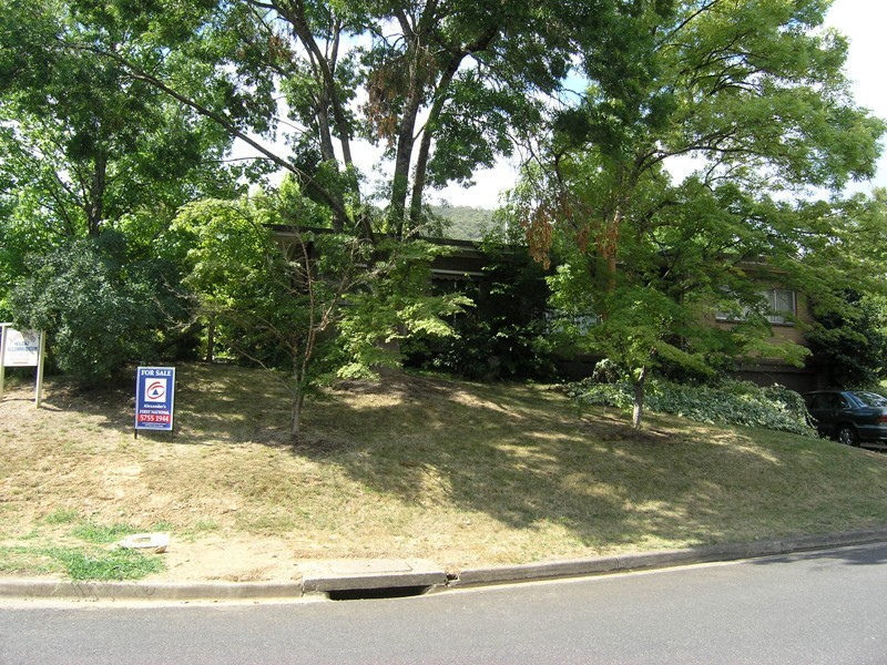 17 Mountbatten Avenue, Bright VIC 3741