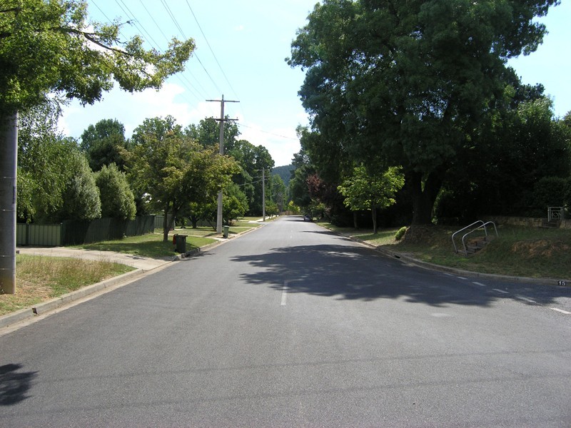 17 Mountbatten Avenue, Bright VIC 3741