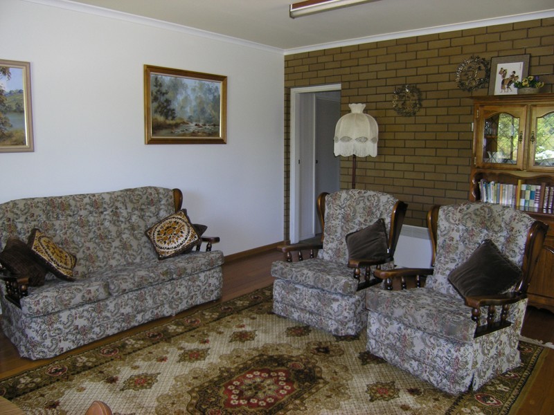 17 Mountbatten Avenue, Bright VIC 3741