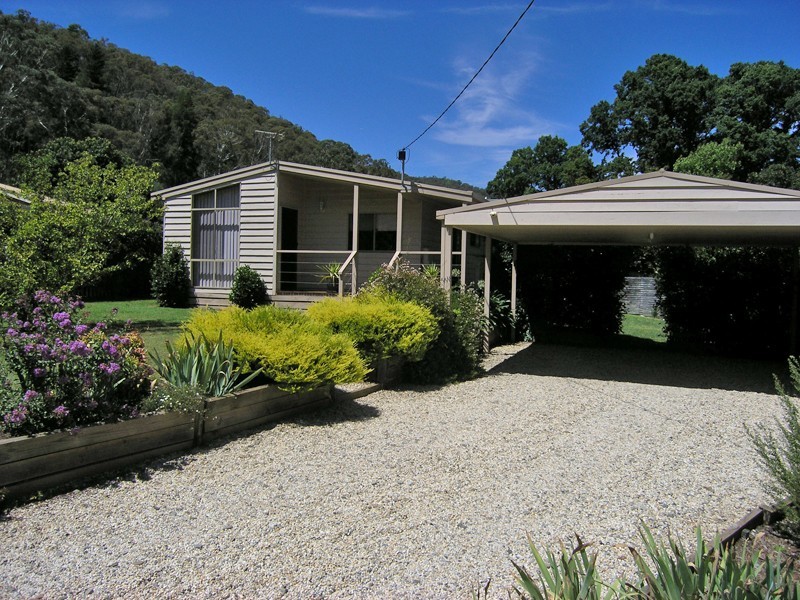 6 Alrima Court, Bright VIC 3741