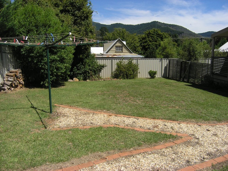 6 Alrima Court, Bright VIC 3741