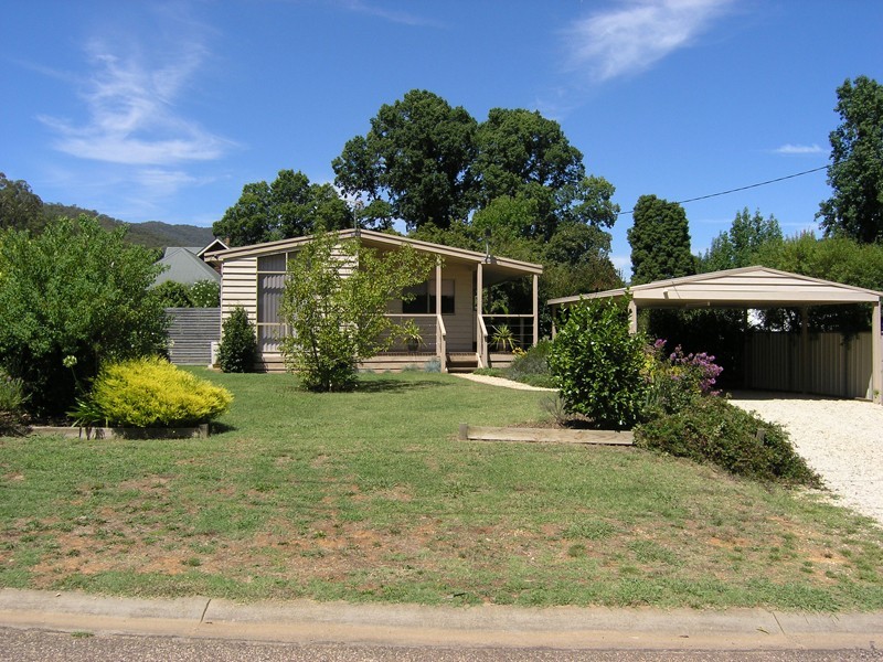 6 Alrima Court, Bright VIC 3741