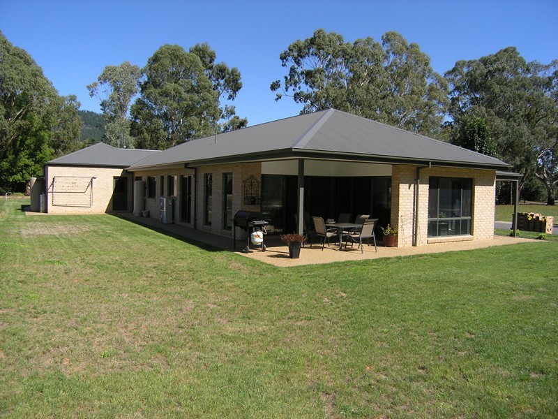 12 Ashwood Avenue, Bright VIC 3741