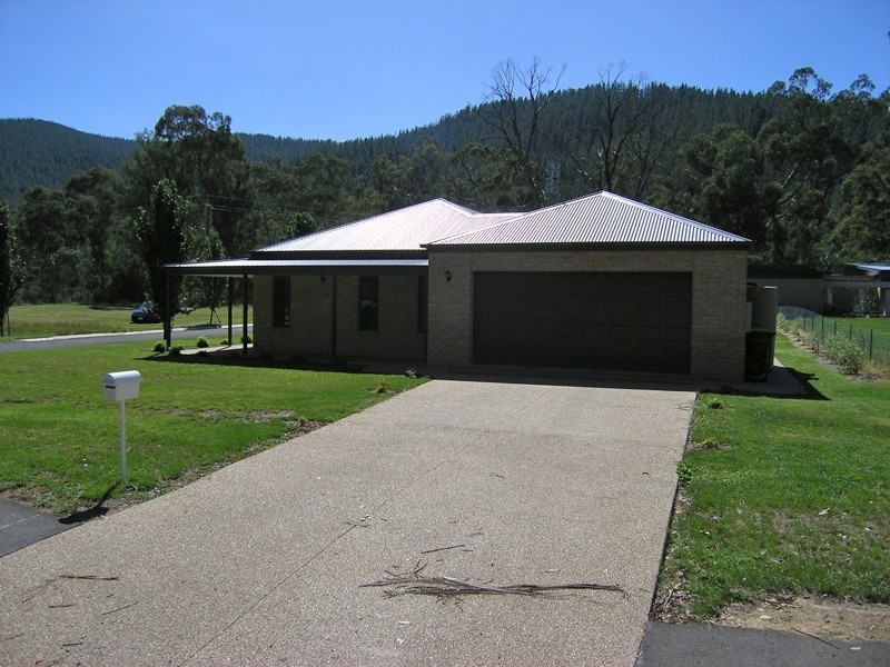 12 Ashwood Avenue, Bright VIC 3741