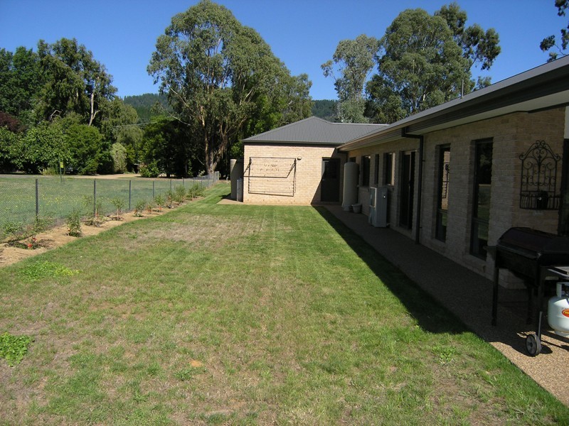 12 Ashwood Avenue, Bright VIC 3741