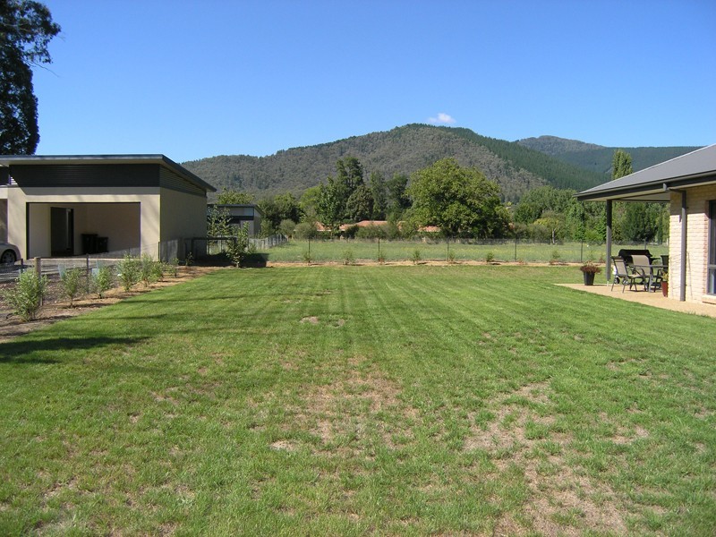 12 Ashwood Avenue, Bright VIC 3741