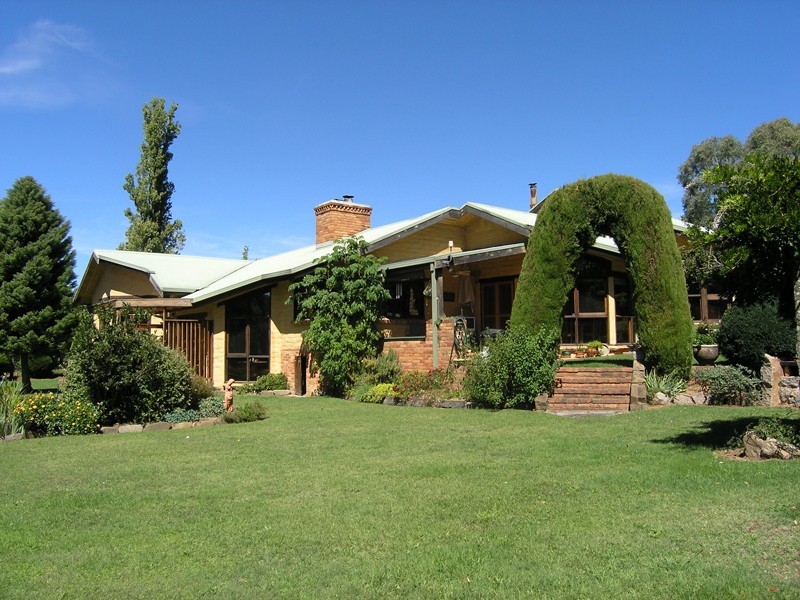 924 Morses Creek Road, Wandiligong VIC 3744