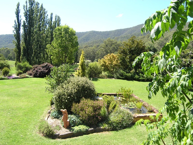 924 Morses Creek Road, Wandiligong VIC 3744