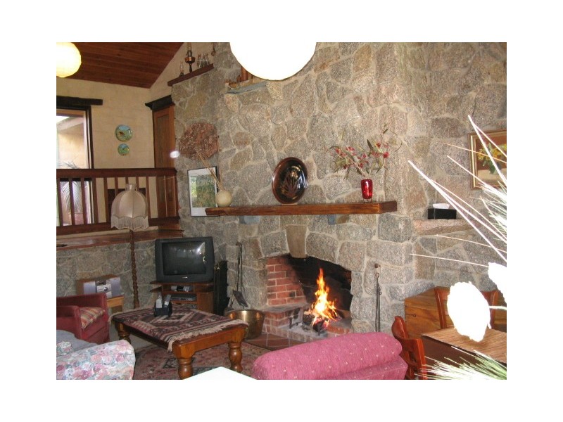 924 Morses Creek Road, Wandiligong VIC 3744