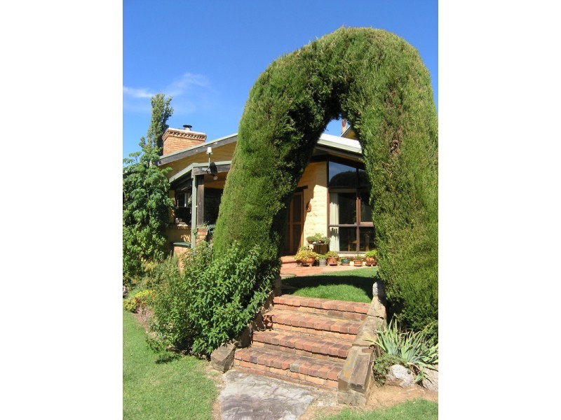 924 Morses Creek Road, Wandiligong VIC 3744