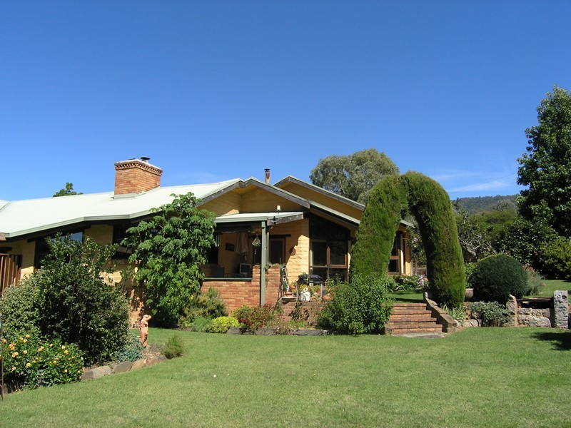 924 Morses Creek Road, Wandiligong VIC 3744