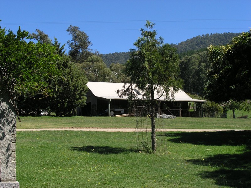 924 Morses Creek Road, Wandiligong VIC 3744
