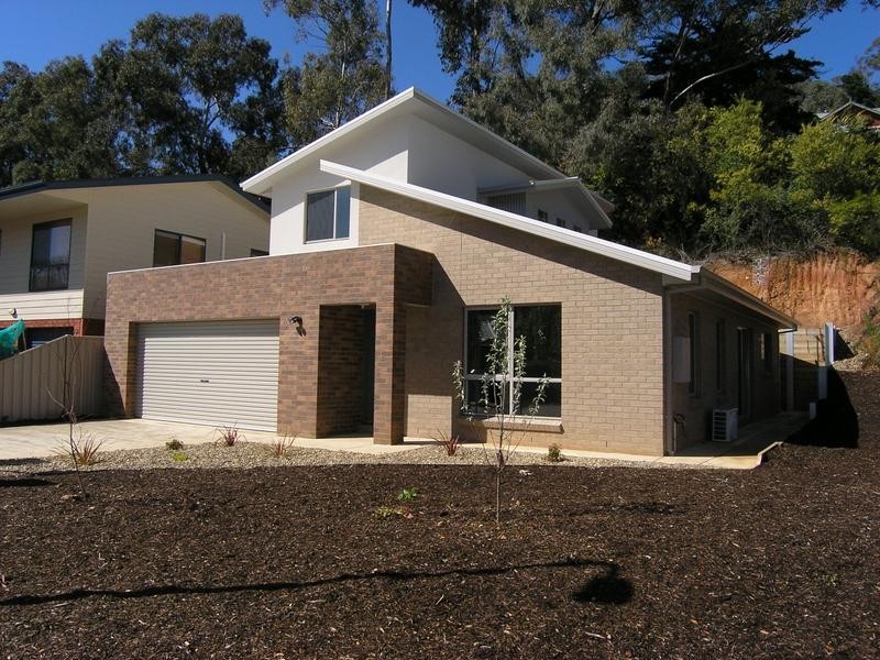 15 Kilfinan Crescent, Bright VIC 3741