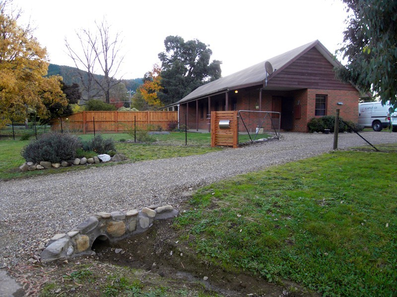 2/19 Gavan Street, Bright VIC 3741